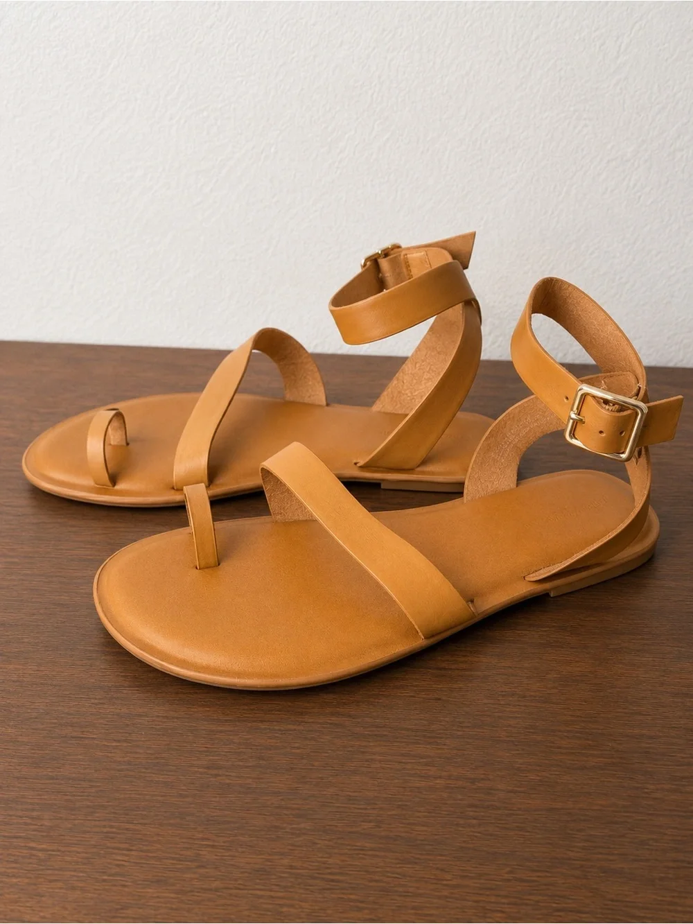 NWOT 9.5 women’s Universal Thread Tan Strappy Toe-Loop Ankle Sandals